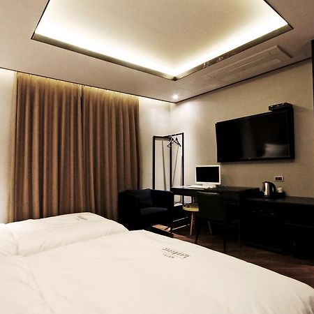 Hotel Londoner Gimhae Екстер'єр фото