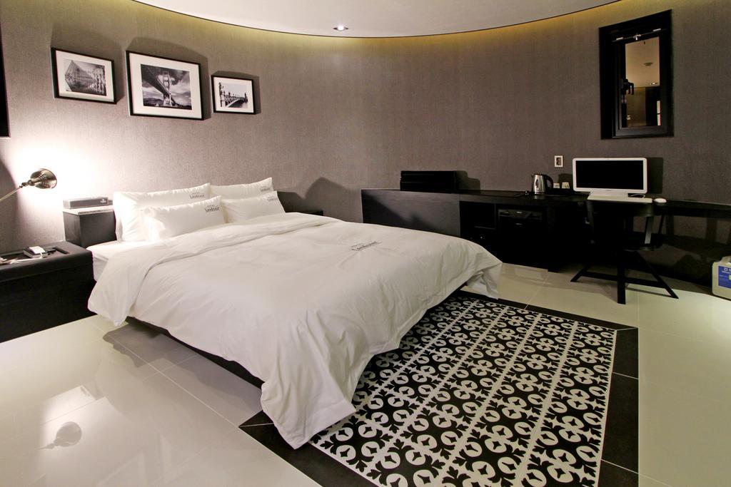 Hotel Londoner Gimhae Екстер'єр фото