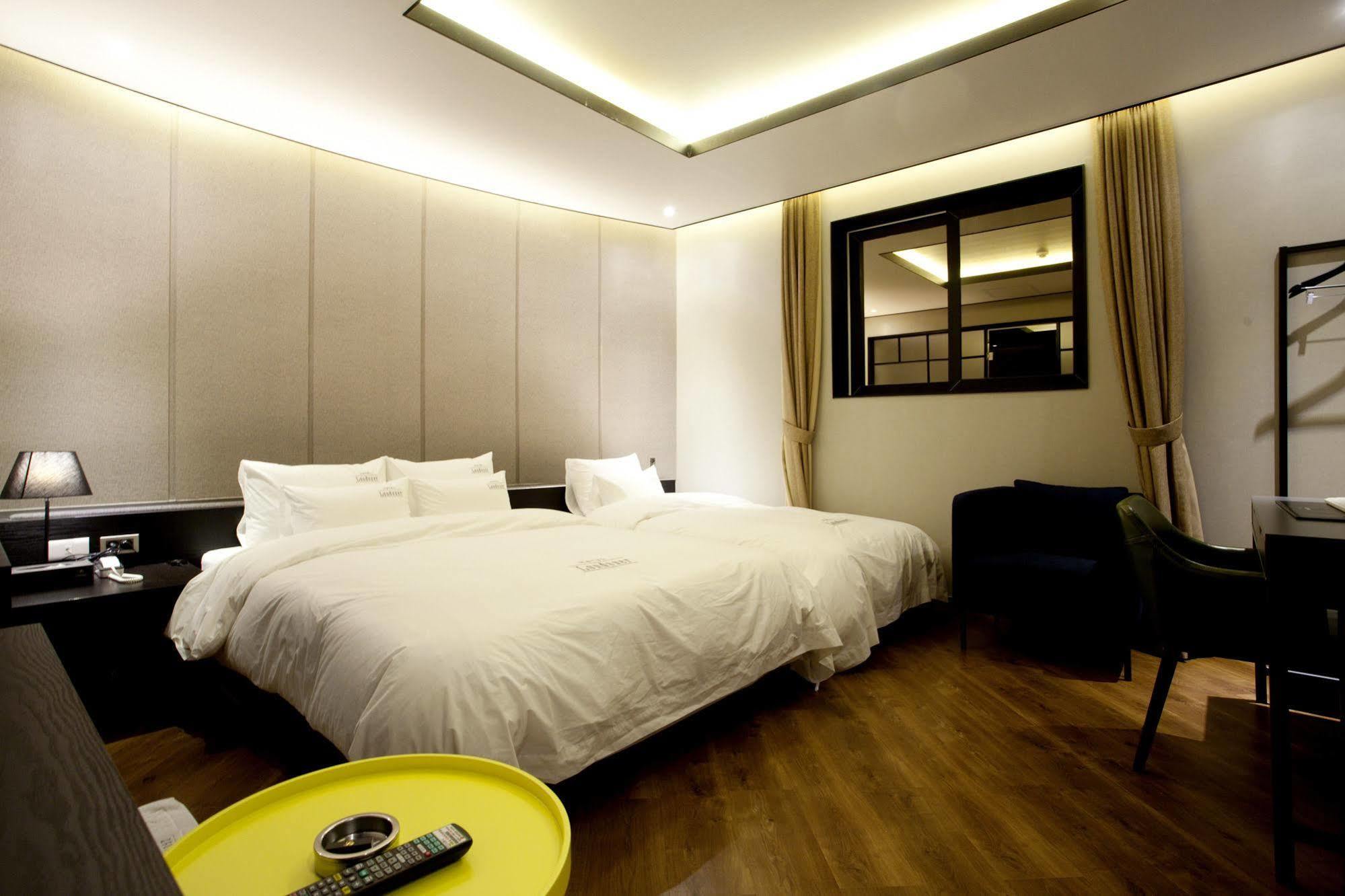 Hotel Londoner Gimhae Екстер'єр фото