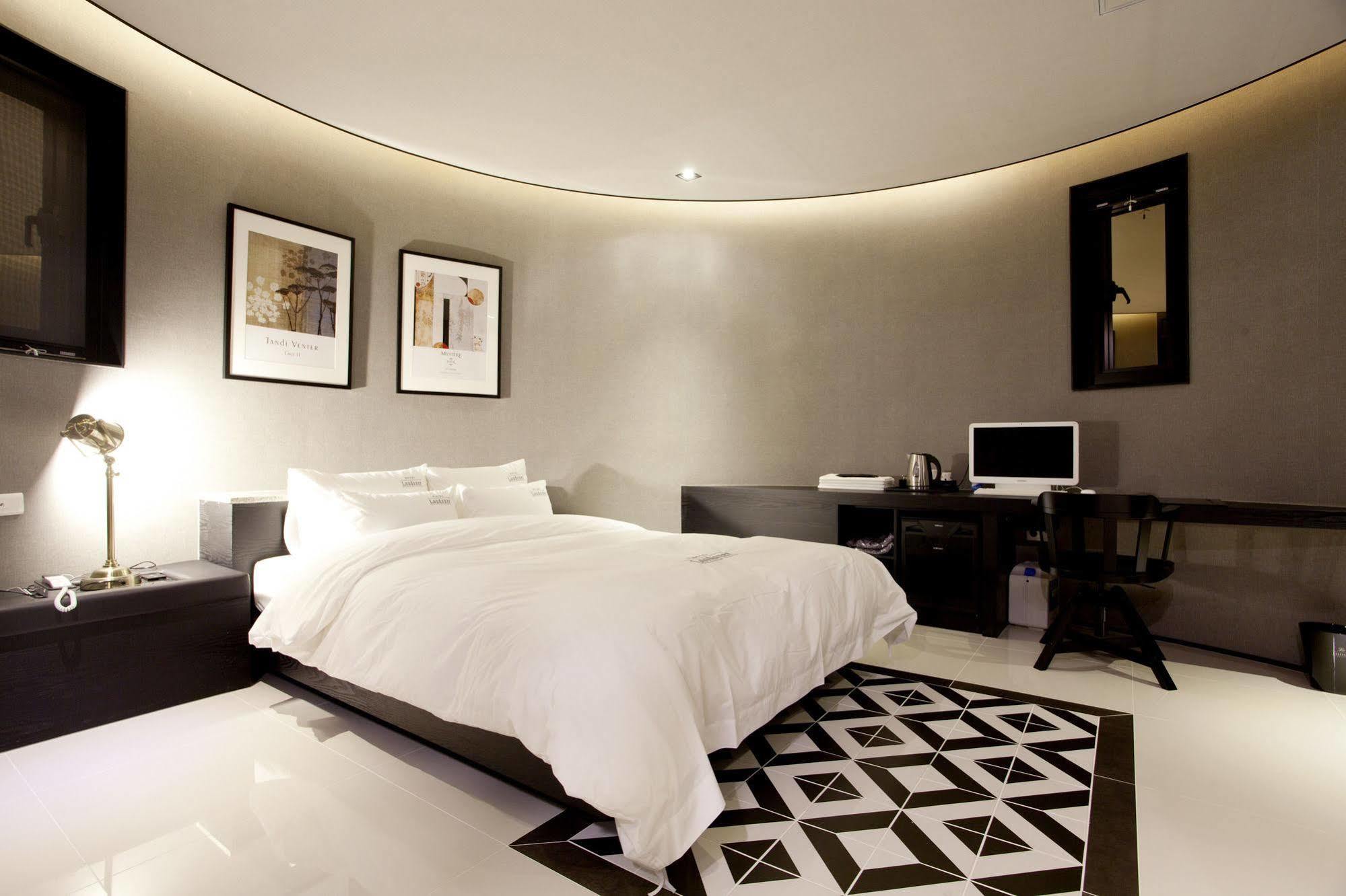 Hotel Londoner Gimhae Екстер'єр фото