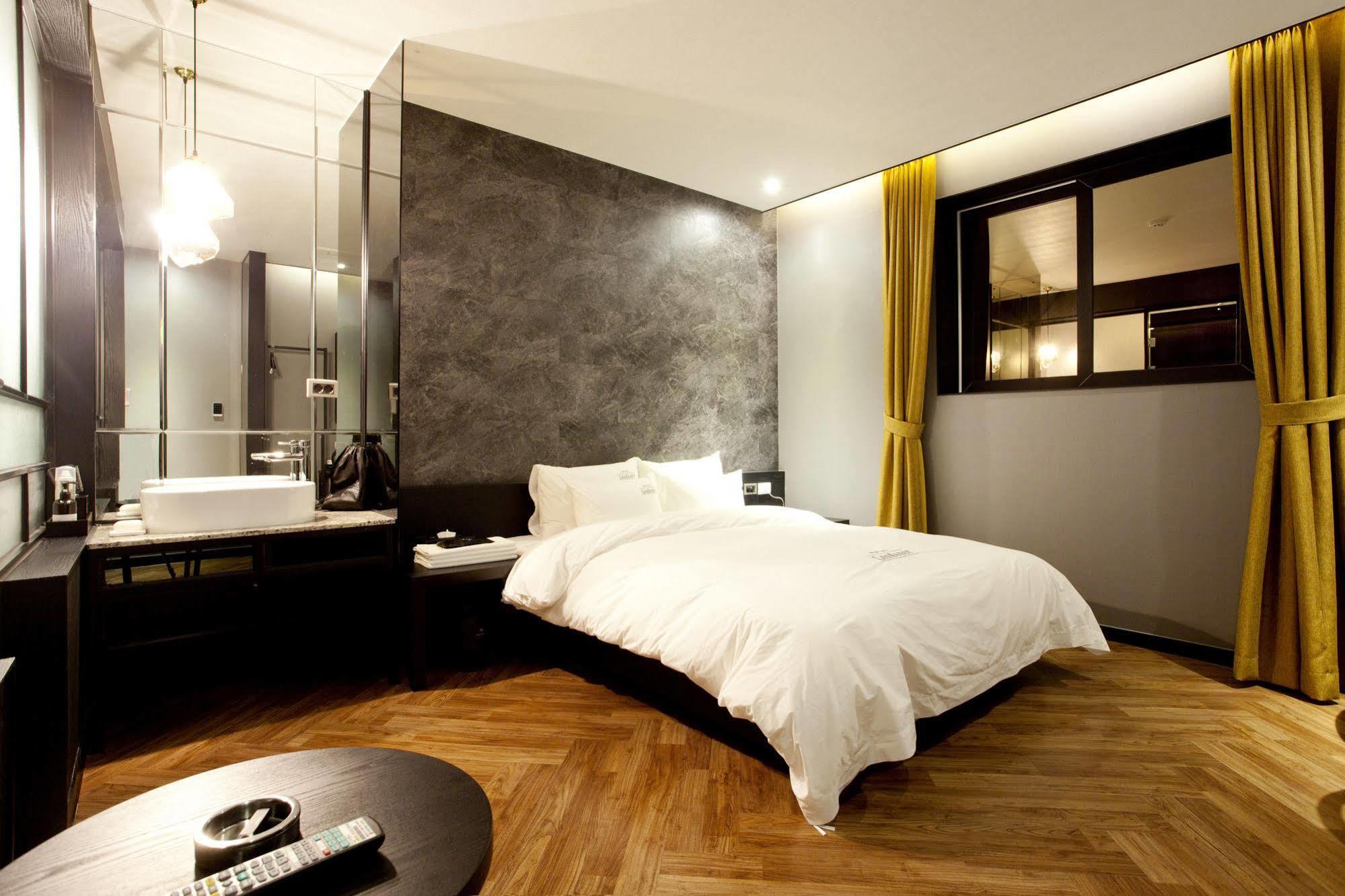 Hotel Londoner Gimhae Екстер'єр фото