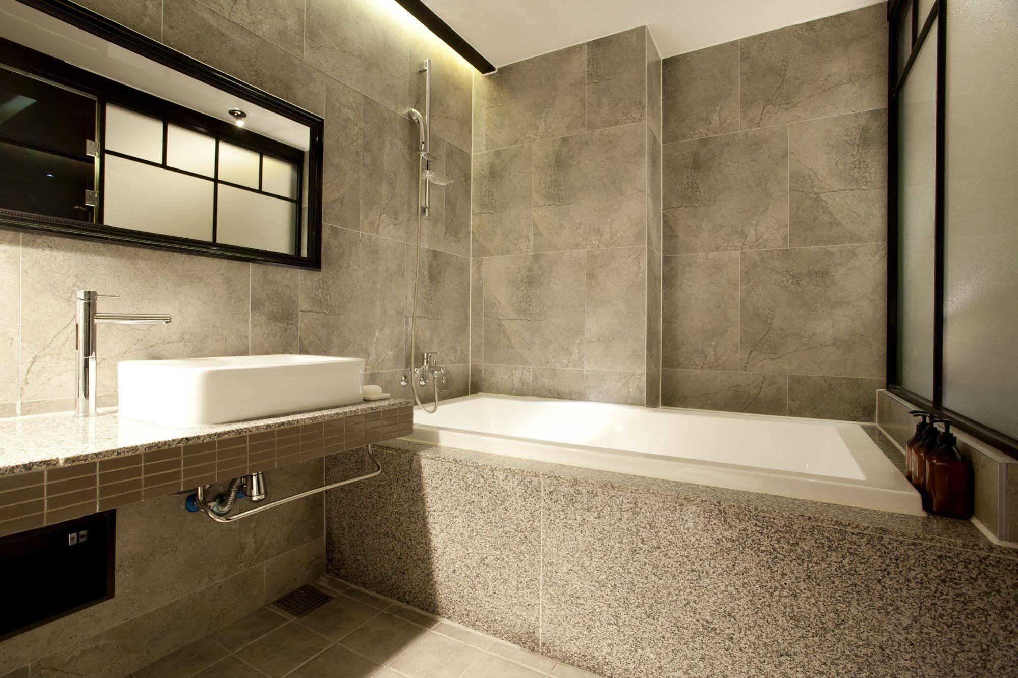 Hotel Londoner Gimhae Екстер'єр фото